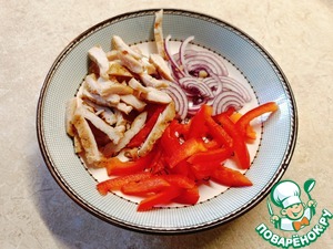 Салат с индейкой и томатной заправкой