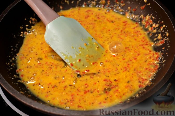 Карбонара с копчёной скумбрией и пармезаном
