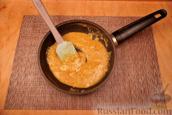 Карбонара с копчёной скумбрией и пармезаном