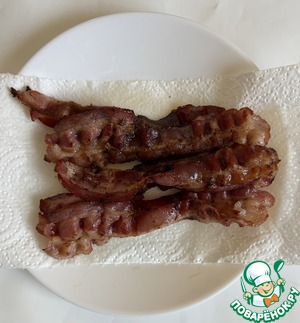 Салат с картофелем, креветками и беконом