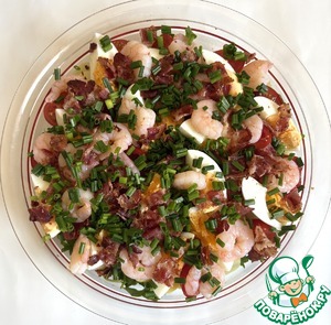 Салат с картофелем, креветками и беконом