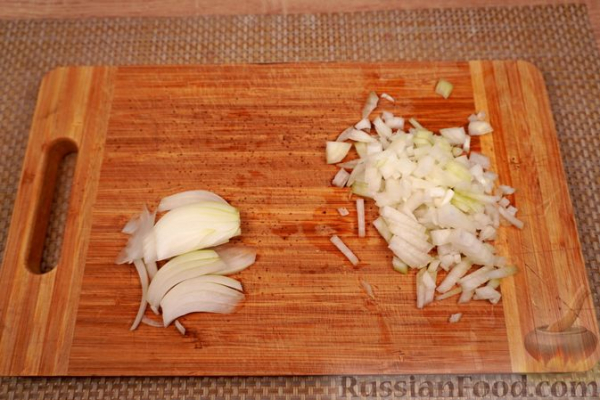Мясные рулетики с беконом, маринованными огурцами и яйцами