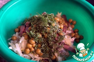 Салат с говяжьим сердцем и маринованными овощами
