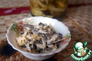 Салат с говяжьим сердцем и маринованными овощами