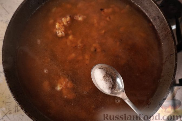 Мясные рулетики с беконом, маринованными огурцами и яйцами