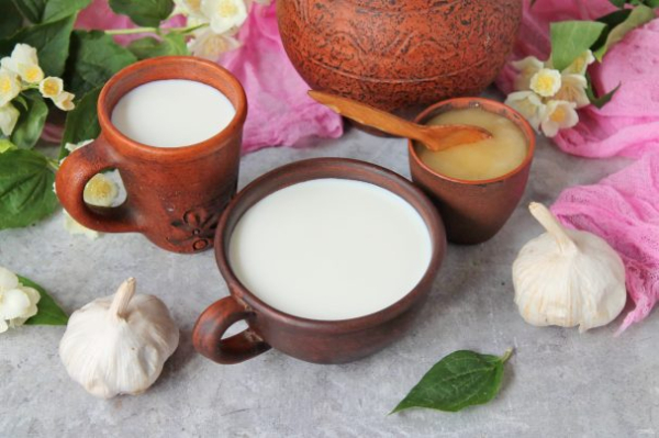 Молоко с чесноком