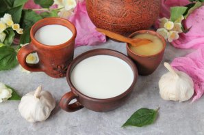 Молоко с чесноком