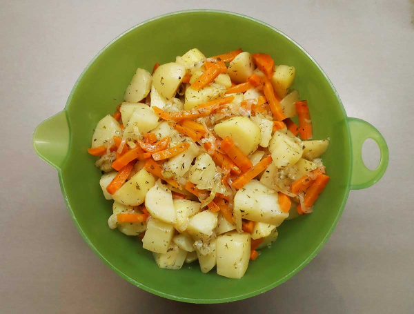 Картошка с морковью в духовке Картошка с морковью в духовке