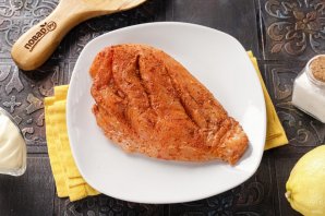 Салат с курицей и блинчиками Салат с курицей и блинчиками