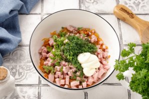 Салат "Обжорка" с колбасой