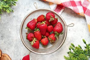 Клубника с кефиром