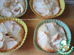 Слоёный манник с яблоками