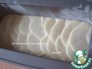 Слоёный манник с яблоками