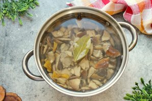 Маринованные подосиновики