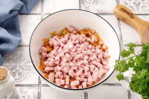 Салат "Обжорка" с колбасой