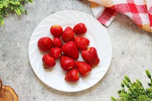 Клубника с кефиром