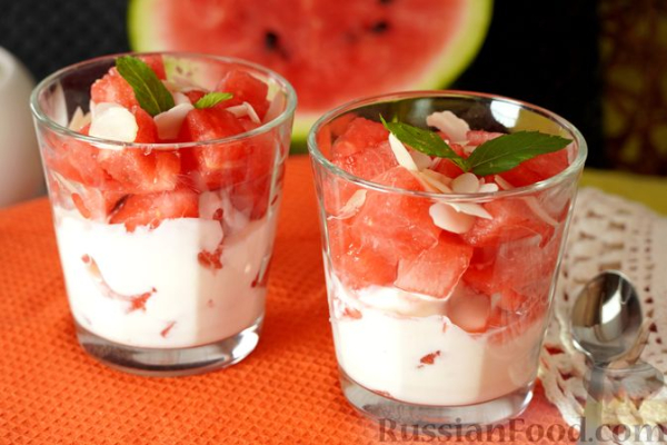 Йогуртовый десерт с арбузом
