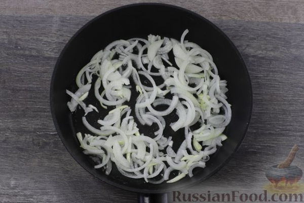 Салат из куриных желудков с кабачками и перцем