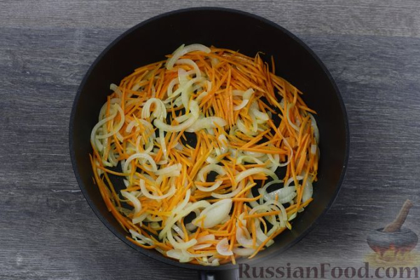 Салат из куриных желудков с кабачками и перцем