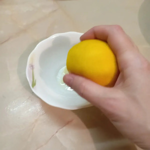 Легкий салат с огурцами и оливками