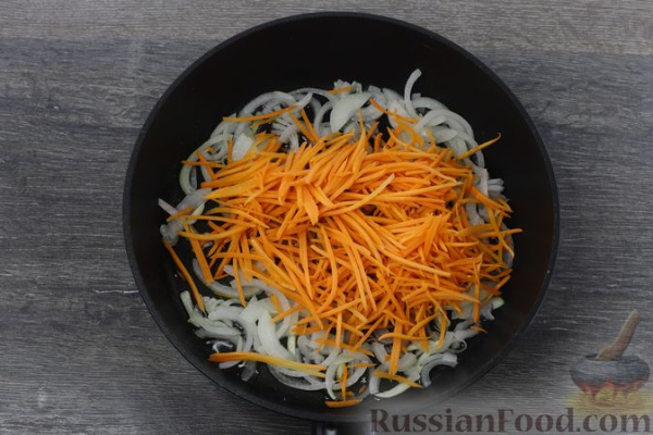 Салат из куриных желудков с кабачками и перцем